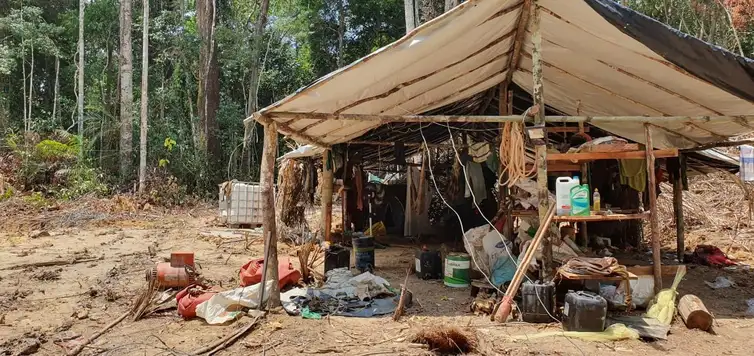 A 17ª Brigada de Infantaria de Selva, com a participação de Órgãos Estaduais e Federais, no contexto da Operação (Op) de Garantia da Lei e da Ordem (GLO) VERDE BRASIL/17, realizou ação repressiva contra garimpos ilegais na região da Unidade de