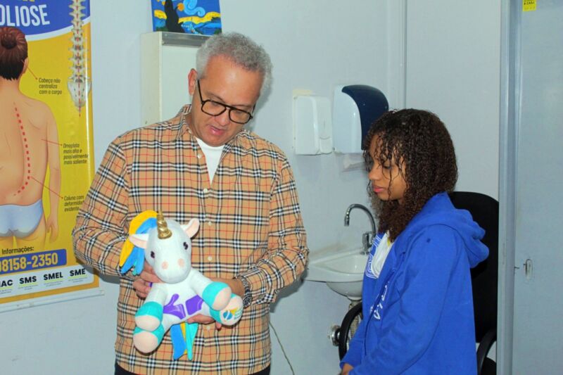 Projeto ‘Coluna Reta’ passa a disponibilizar coletes ortopédicos e amplia atendimento a crianças e adolescentes em Volta Redonda