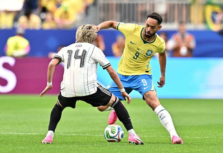 Reuters/MARIA LYSAKER/Arquivo/Proibida reprodução Soccer Football - FIFA World Cup 2026 - Round of 32 - Brazil v Japan - Houston Stadium, Houston, Texas, U.S. - June 29, 2026 Brazil's Matheus Cunha in action with Japan's Junya Ito IMAGN IMAGES via Reuters/Maria Lysaker