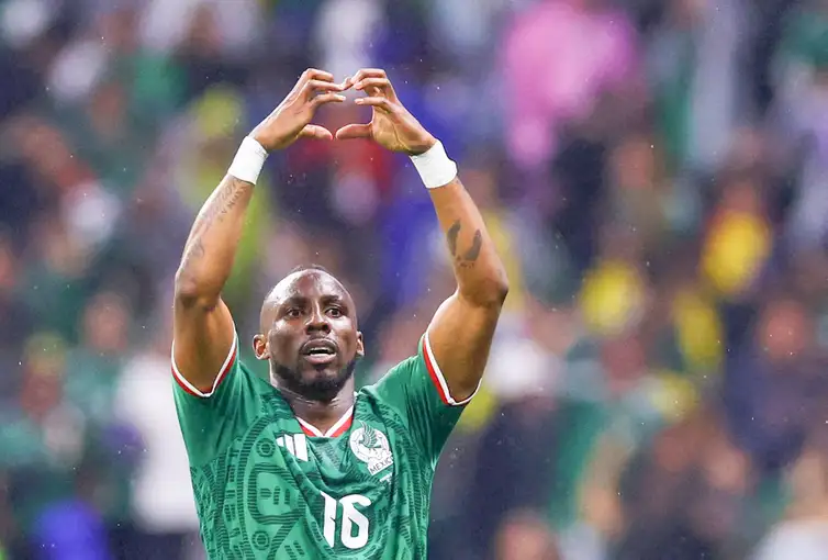 euters/Raquel Cunha/Proibida reprodução Soccer Football - FIFA World Cup 2026 - Round of 32 - Mexico v Ecuador - Estadio Azteca, Mexico City, Mexico - June 30, 2026
Mexico's Julian Quinones celebrates scoring their first goal REUTERS/Raquel Cunha TPX IMAGES OF THE DAY