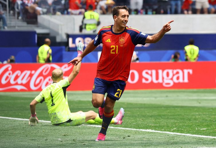 Reuters/Lisi Niesner/Proibida reprodução Soccer Football - FIFA World Cup 2026 - Round of 32 - Spain v Austria - Los Angeles Stadium, Inglewood, California, U.S. - July 2, 2026 Spain's Mikel Oyarzabal celebrates scoring their third goal REUTERS/Lisi Niesner TPX IMAGES OF THE DAY