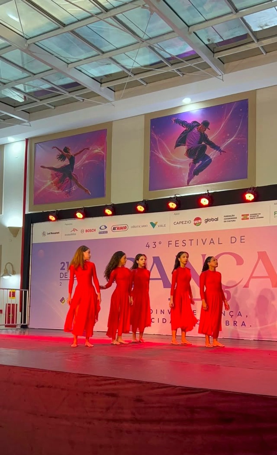 Alunas do Ballet Educação representam Volta Redonda no Festival de Dança de Joinville