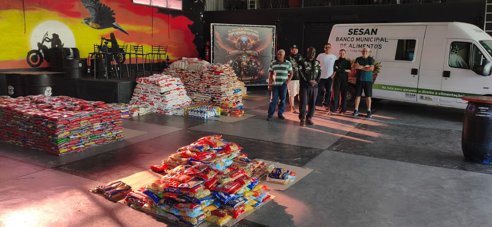Banco de Alimentos de Volta Redonda recebe 6,5 toneladas de mantimentos arrecadados no Encontro Nacional de Motociclistas e Triciclistas