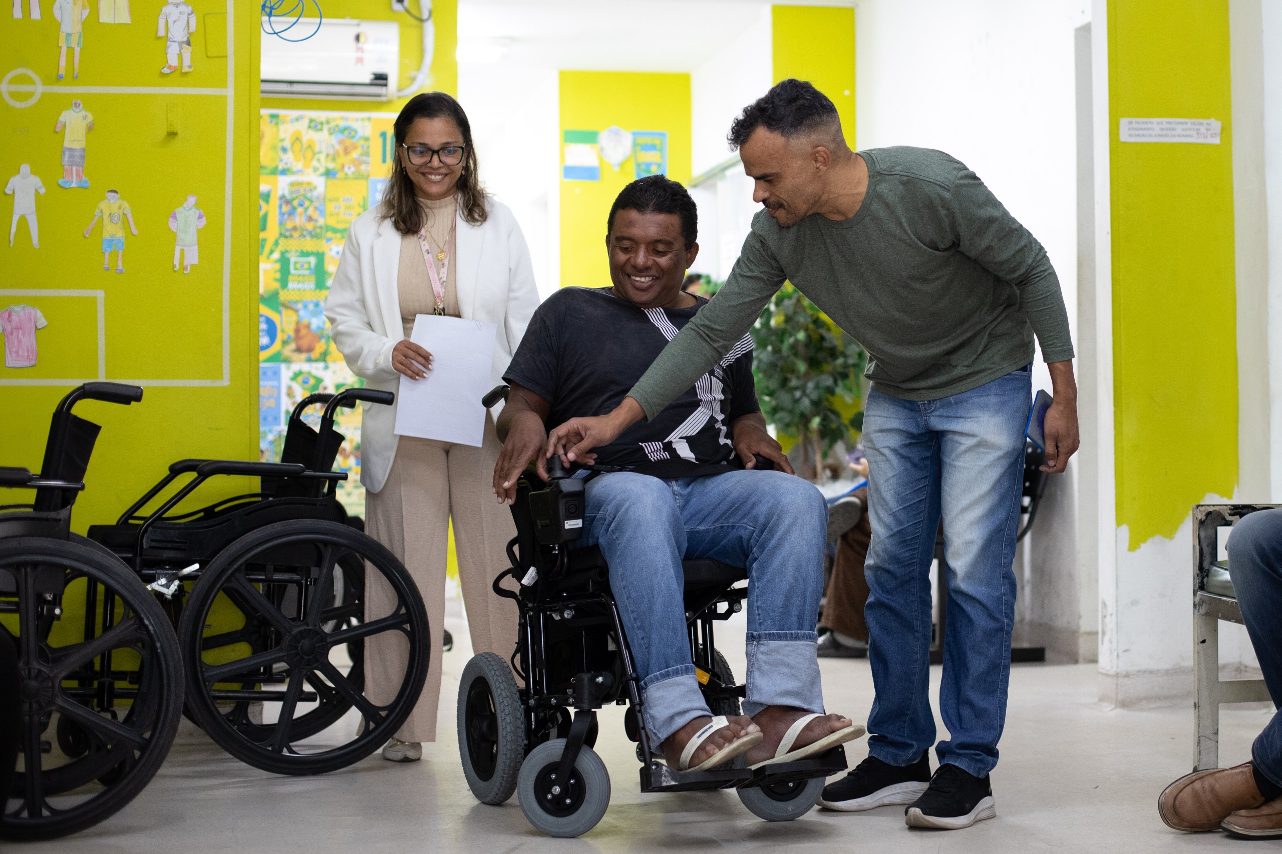 Centro Especializado em Reabilitação, em Volta Redonda, beneficia mais 10 pacientes com cadeiras motorizadas