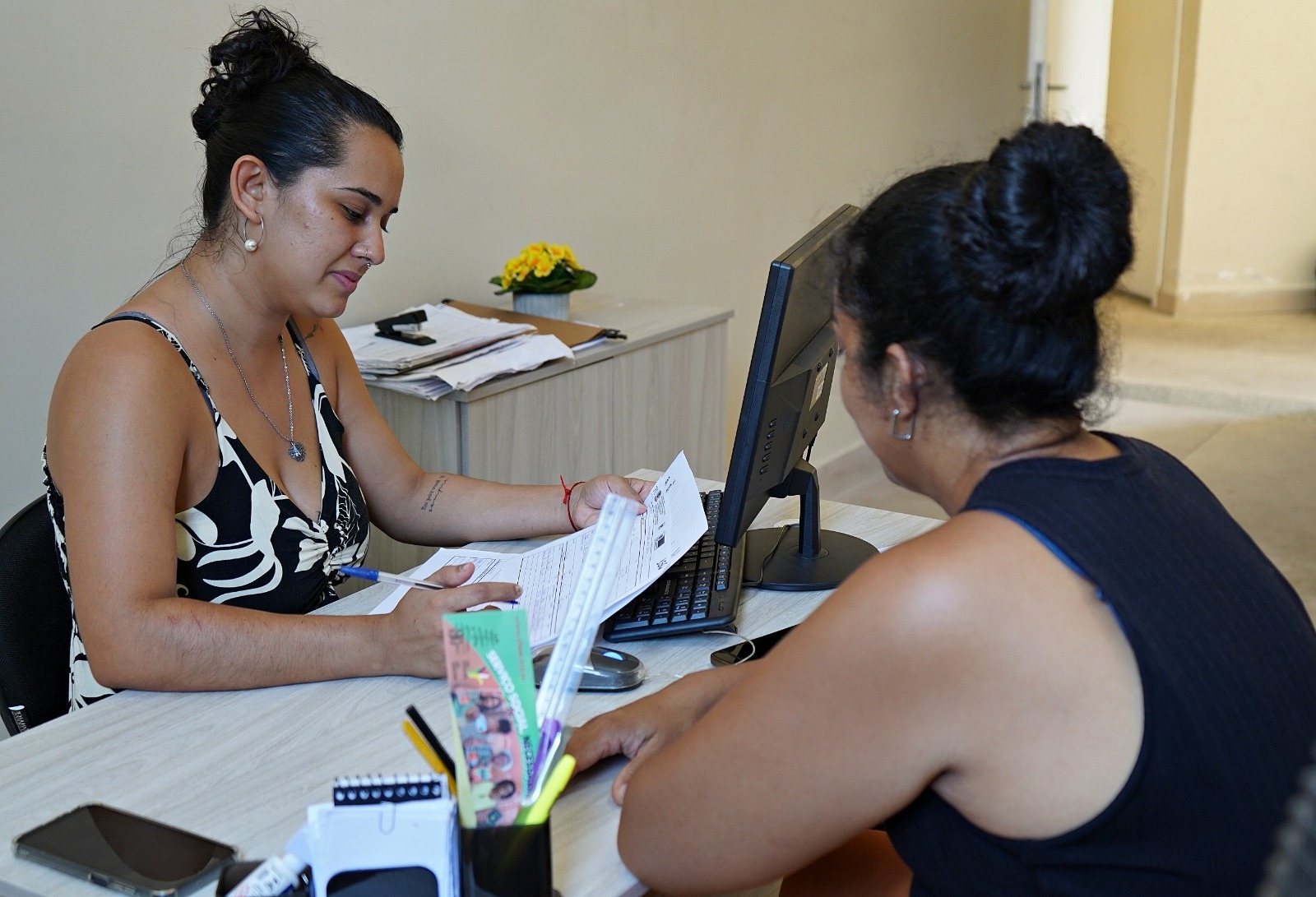 Frequência é coisa séria: Prefeitura de Volta Redonda orienta famílias do Bolsa Família sobre acompanhamento escolar