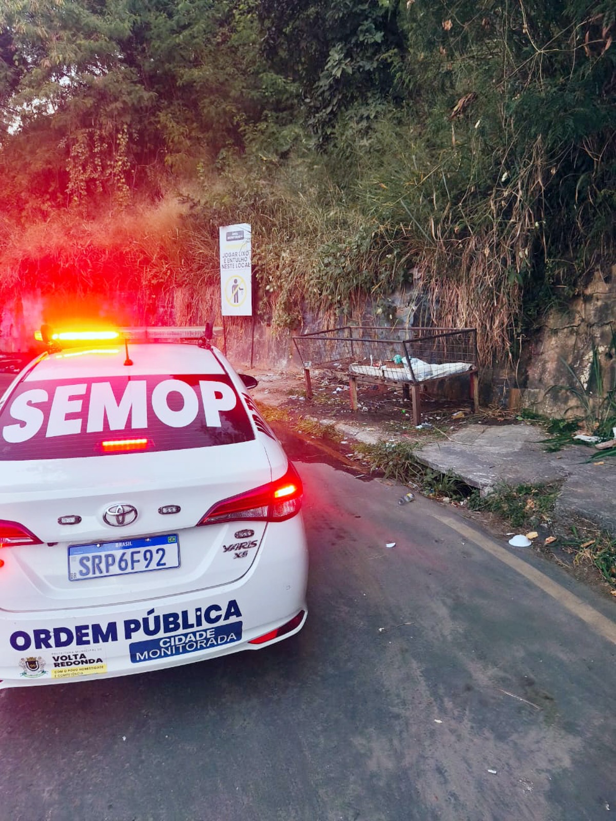 Ordem Pública de Volta Redonda identifica responsável por descarte irregular e garante limpeza de área no Santo Agostinho