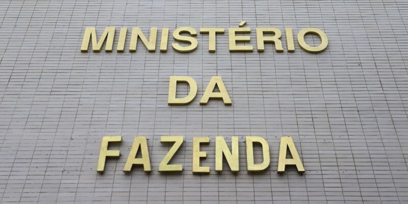 Com precatórios, previsão de déficit primário soma R$ 52 bilhões