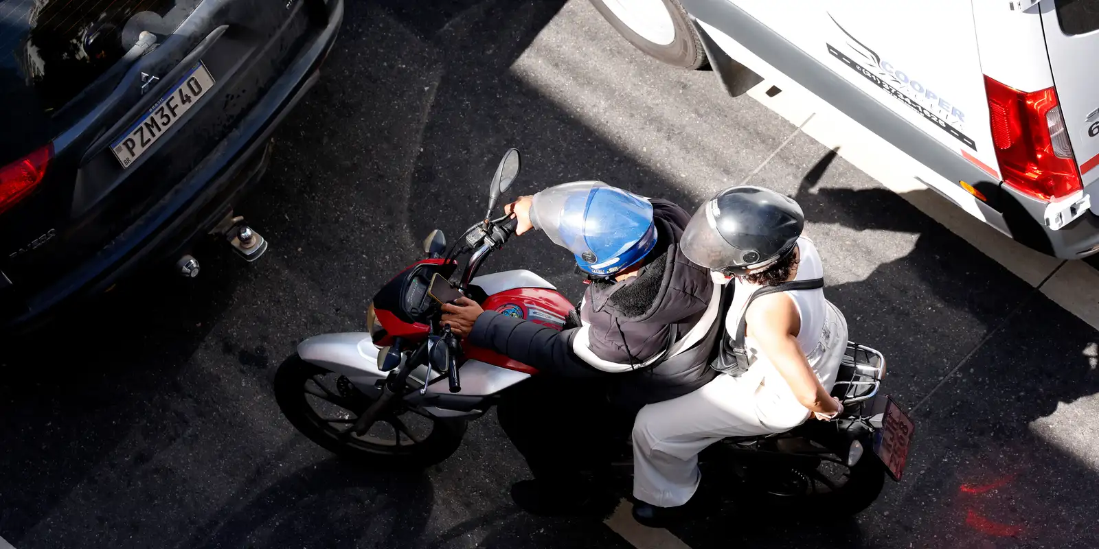 Bombeiros do RJ alertam motociclistas sobre uso dos itens de segurança