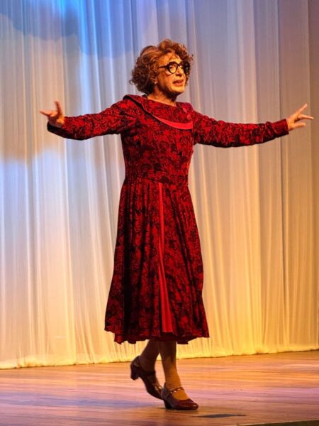 Espetáculo ‘Dona Lola’ reúne cerca de 700 pessoas no Teatro Maestro Franklin de Carvalho Jr., em Volta Redonda