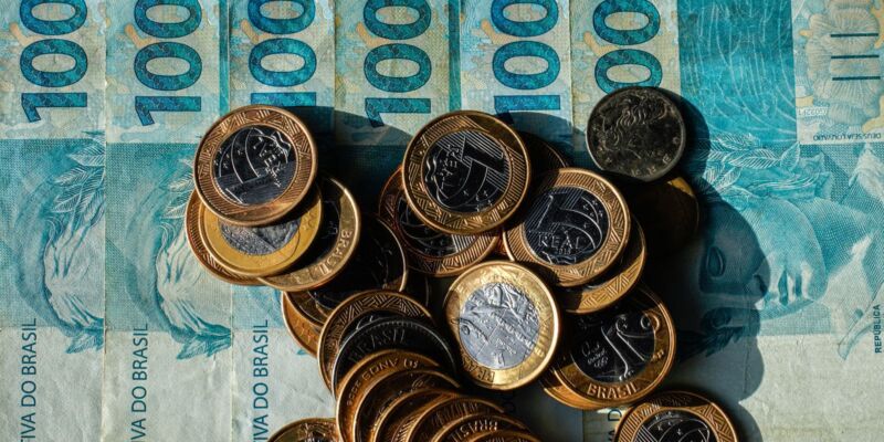 Orçamento de 2027 prevê salário mínimo de R$ 1.741
