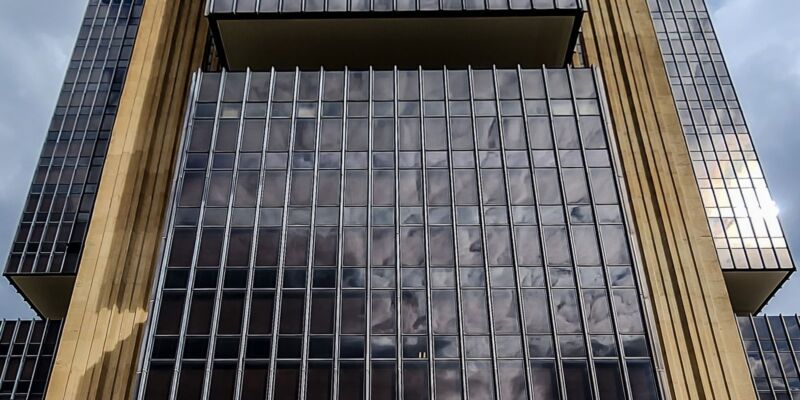 BC aponta desaceleração da inflação, mas mantém alerta sobre riscos