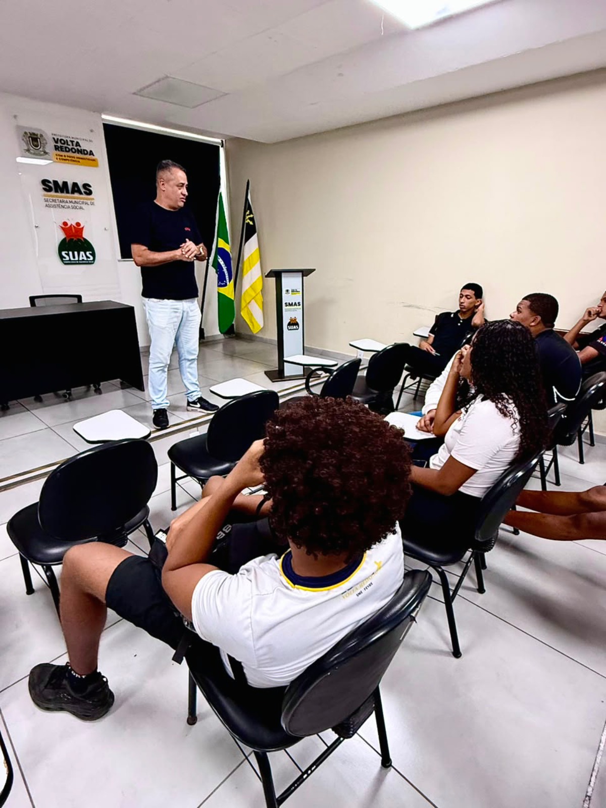 Assistência Social de Volta Redonda promove sessões de cinema para jovens do Projeto Novos Horizontes