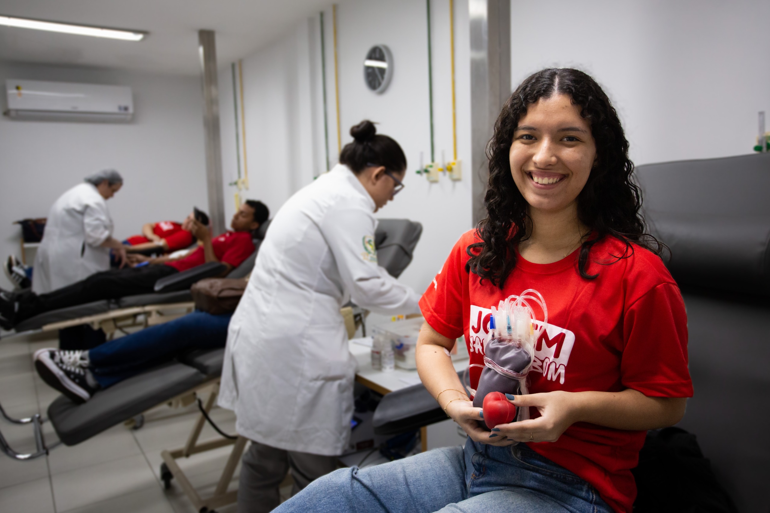 Hemonúcleo de Volta Redonda recebe universitários da UFF em ação de doação de Sangue