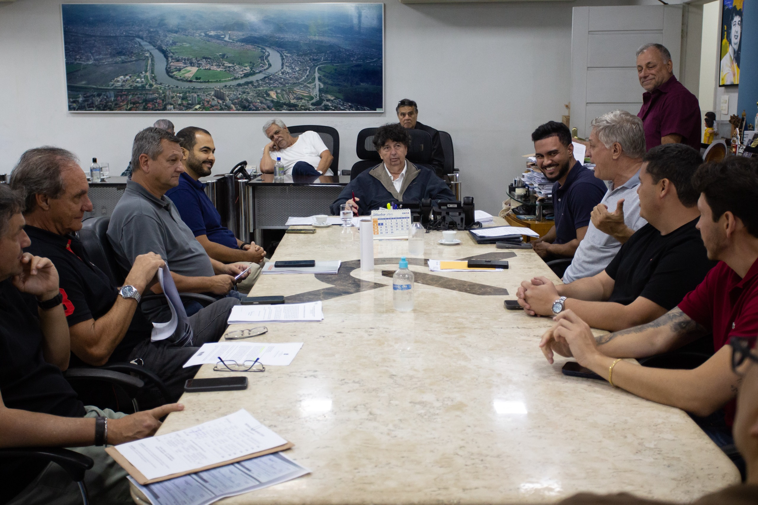 Neto reúne empresários e Caixa para agilizar construção das 2 mil novas unidades do Minha Casa, Minha Vida em Volta Redonda