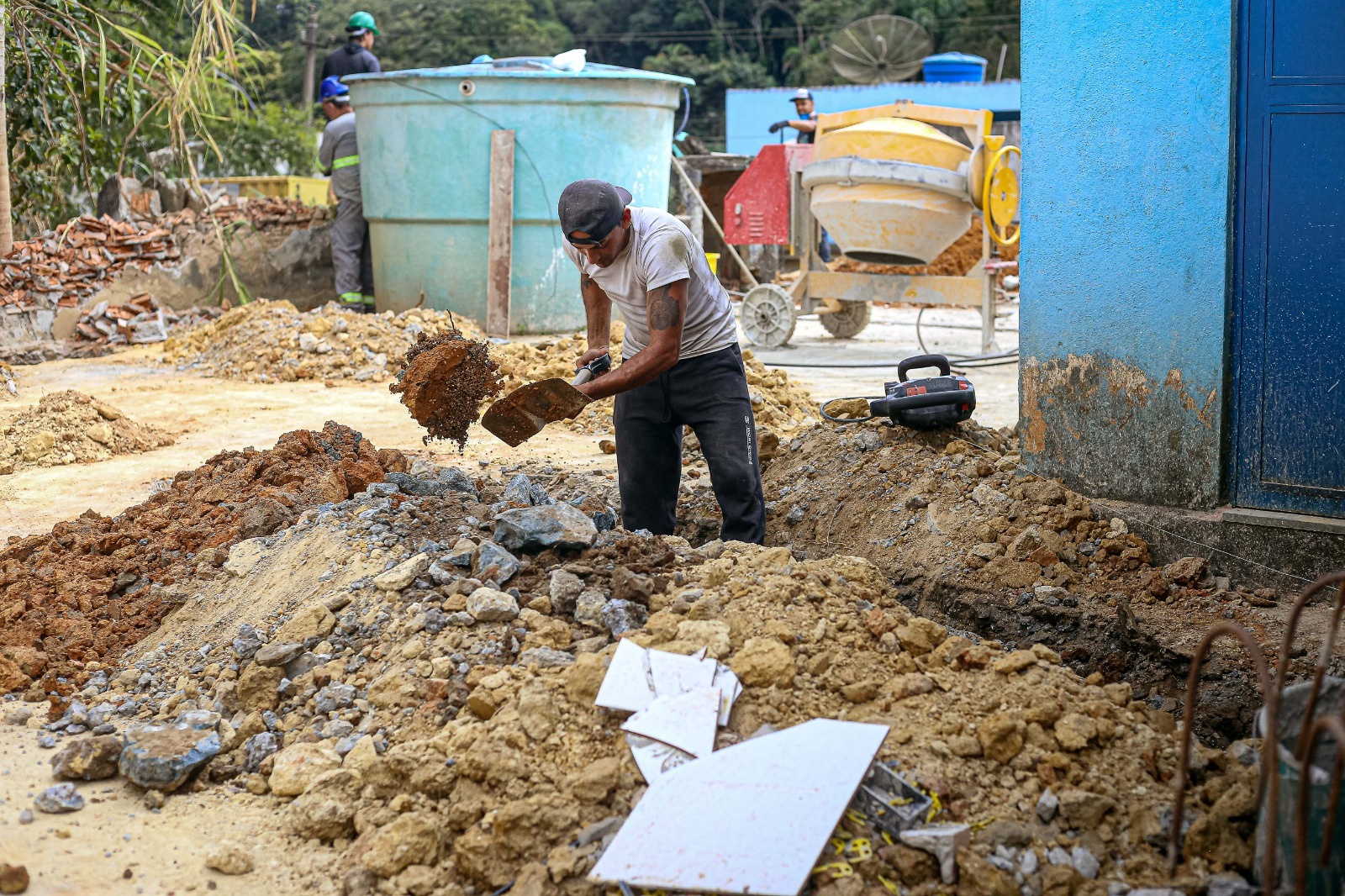 Prefeitura de Volta Redonda intensifica obras de infraestrutura em bairros à margem esquerda do Rio Paraíba do Sul