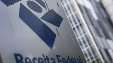 Receita paga nesta segunda último lote de restituição do IR 2026