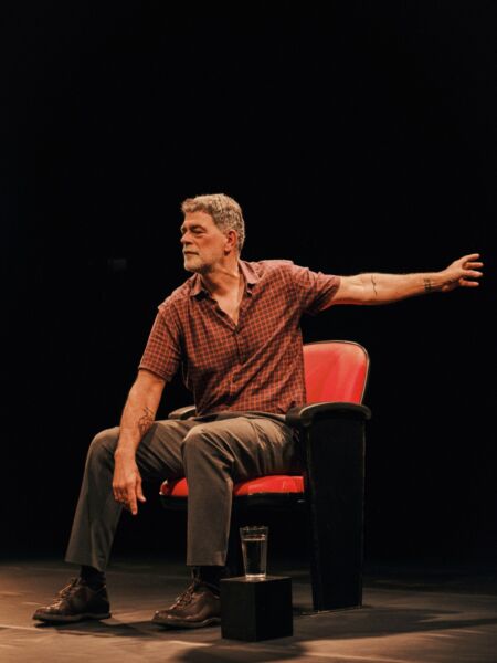 Monólogo ‘O motociclista no globo da morte’ será encenado no Teatro Maestro Franklin de Carvalho Junior, em Volta Redonda, na quarta-feira (30)