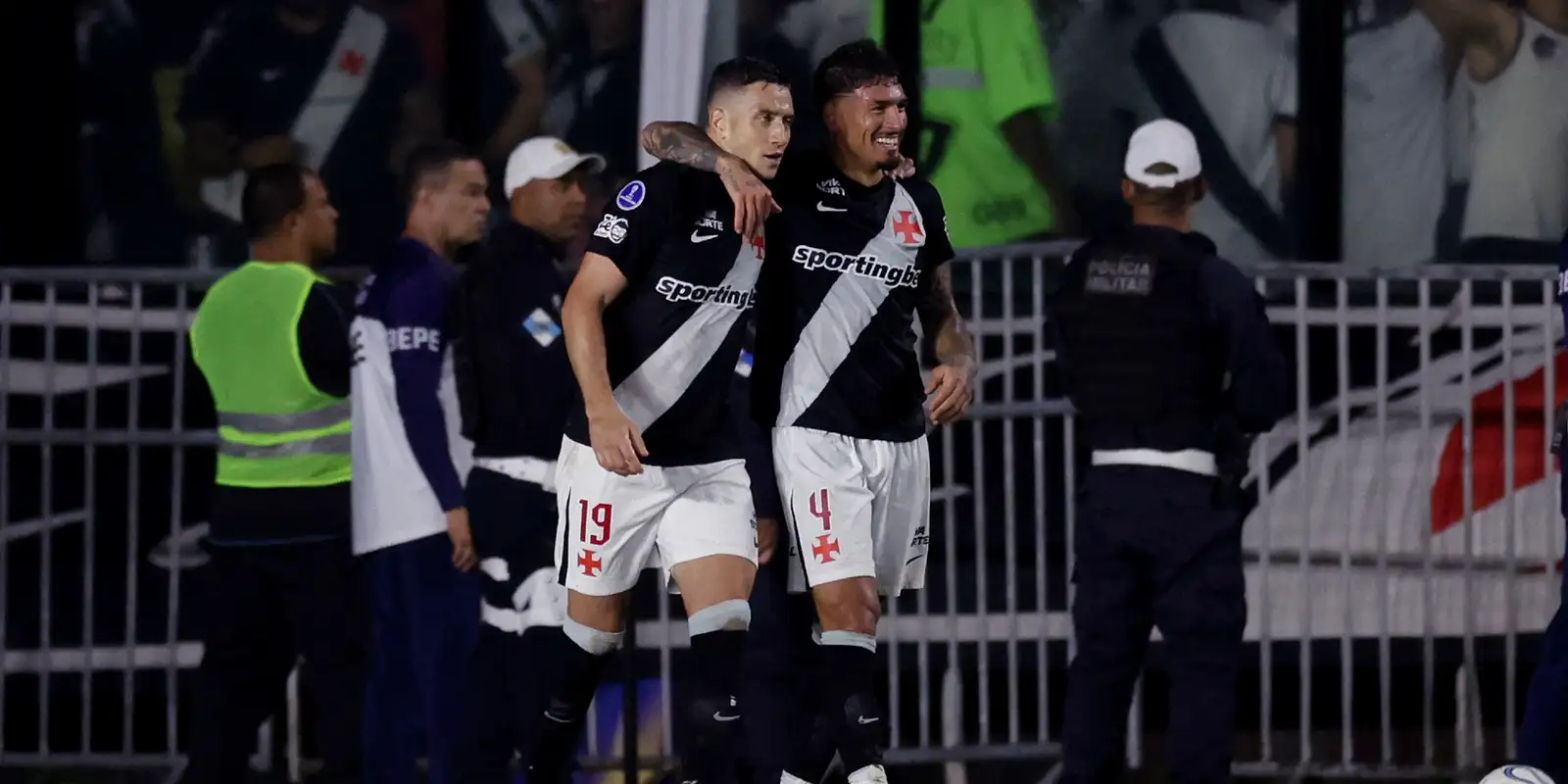 Vasco mantém possibilidade de final brasileira na Copa Sul-Americana