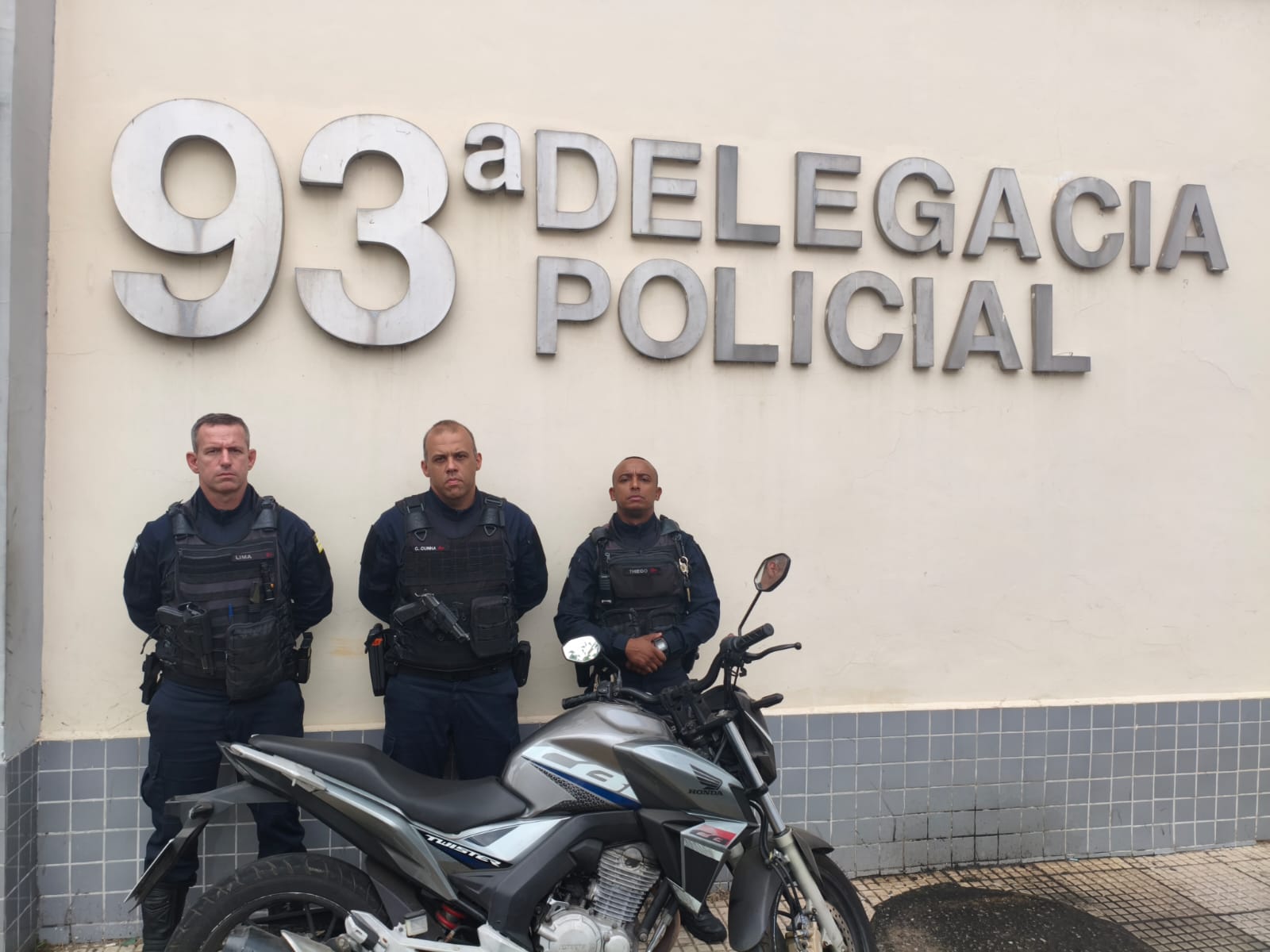 Ação conjunta entre Guarda Municipal e PRF apreende motocicleta clonada em Volta Redonda