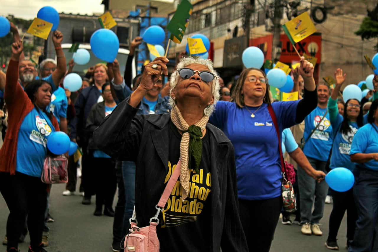 Da infância aos 80+: Assistência Social reúne gerações e emociona no Desfile de 7 de Setembro em Volta Redonda
