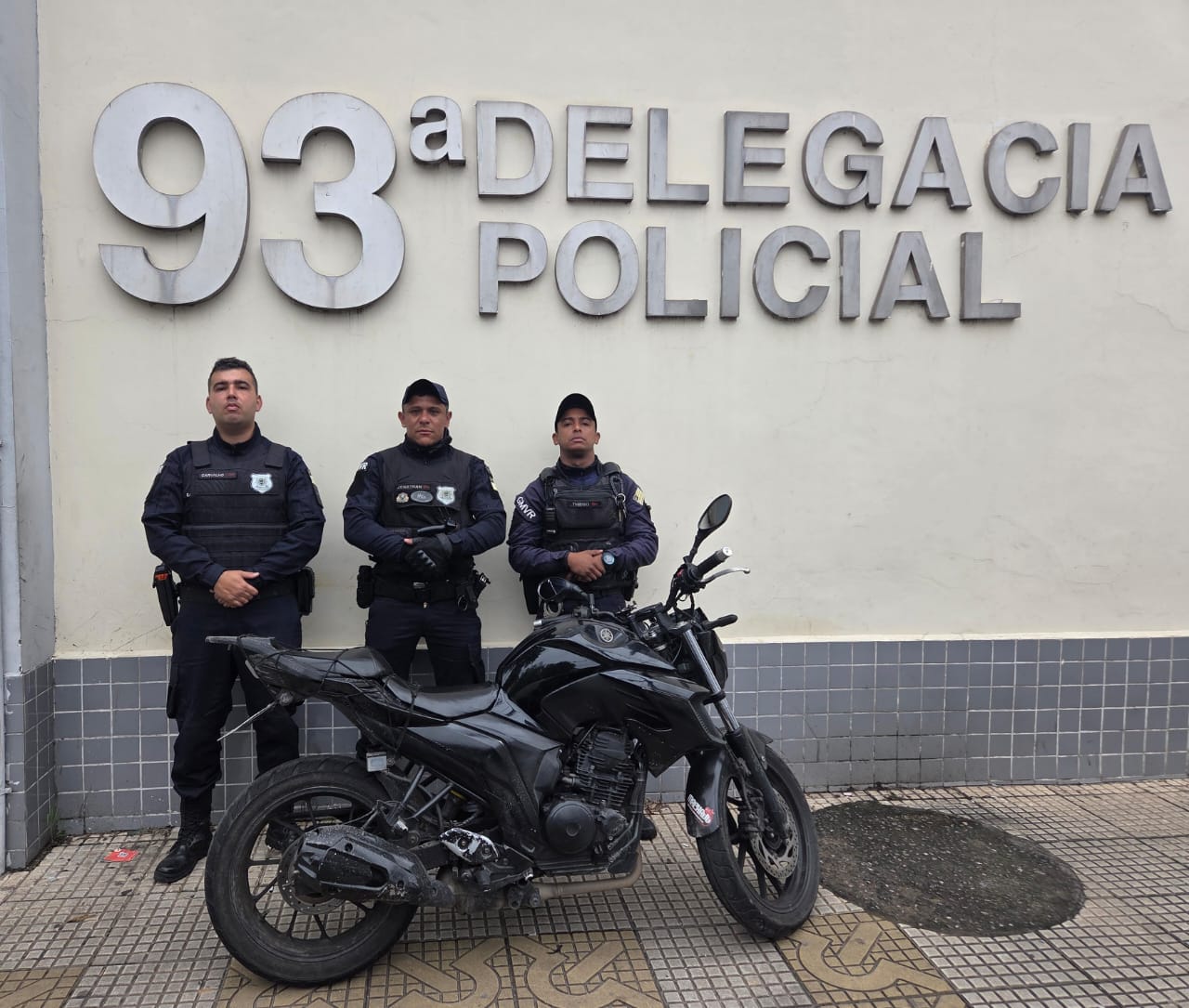 Guarda Municipal de Volta Redonda flagra adolescente não habilitado em moto usada para ‘dar grau’ e apreende veículo clonado
