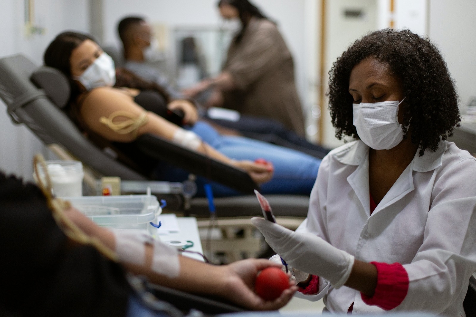 Inverno: Hemonúcleo de Volta Redonda mobiliza população para doar sangue em dias mais frios, quando captação reduz em 30%