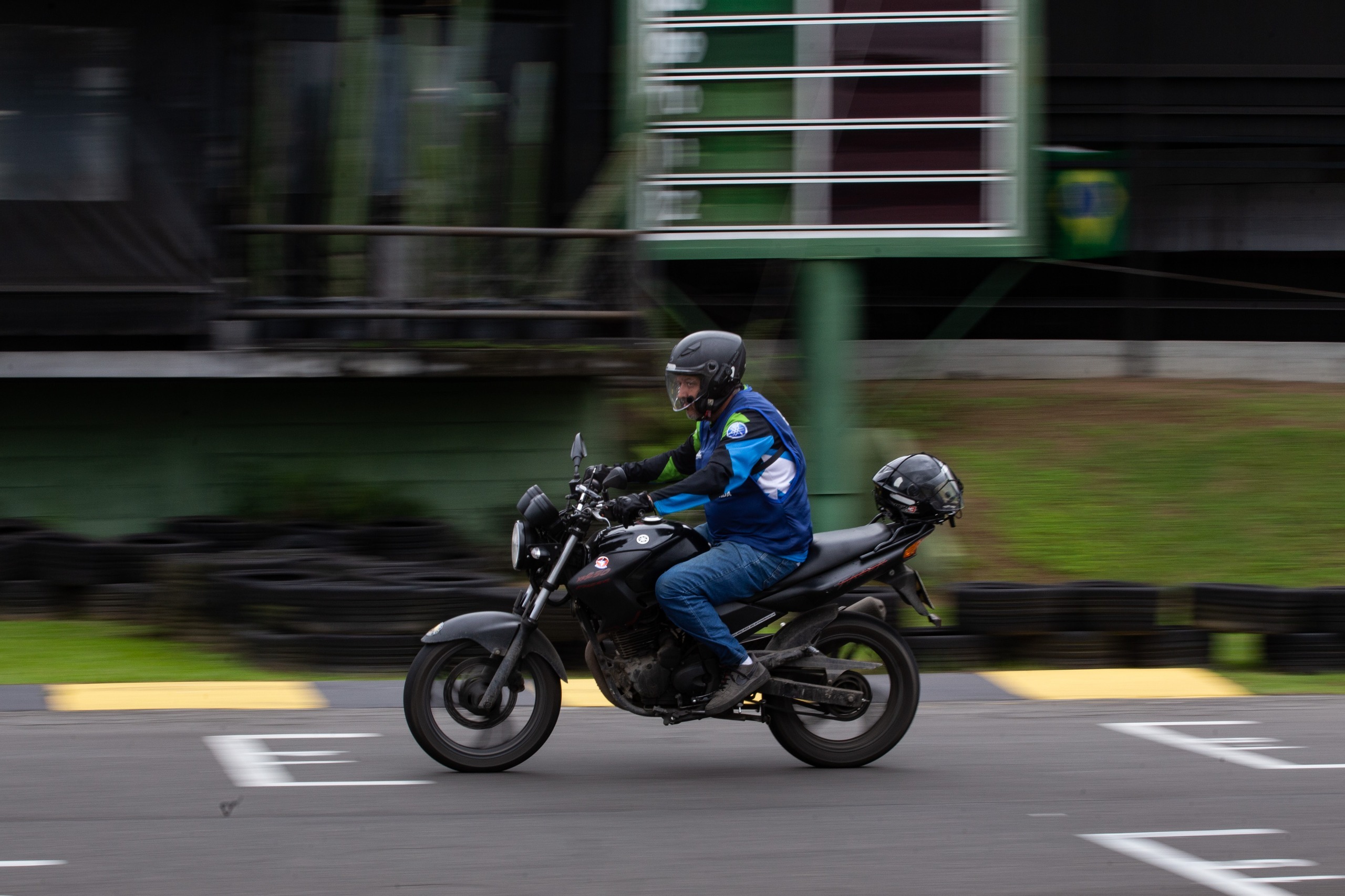 Semana do Trânsito: Ordem Pública capacita integrantes de motoclubes em curso de pilotagem segura em Volta Redonda