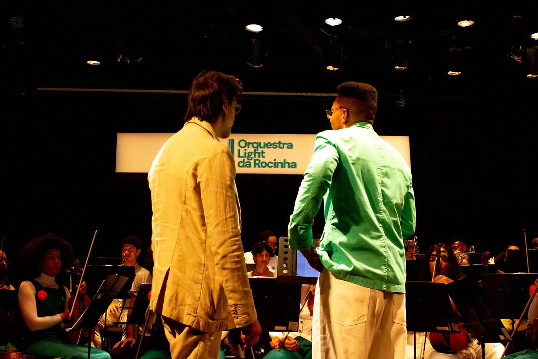 Teatro Maestro Franklin, em Volta Redonda, recebe concerto gratuito da ‘Orquestra Light da Rocinha na Estrada’