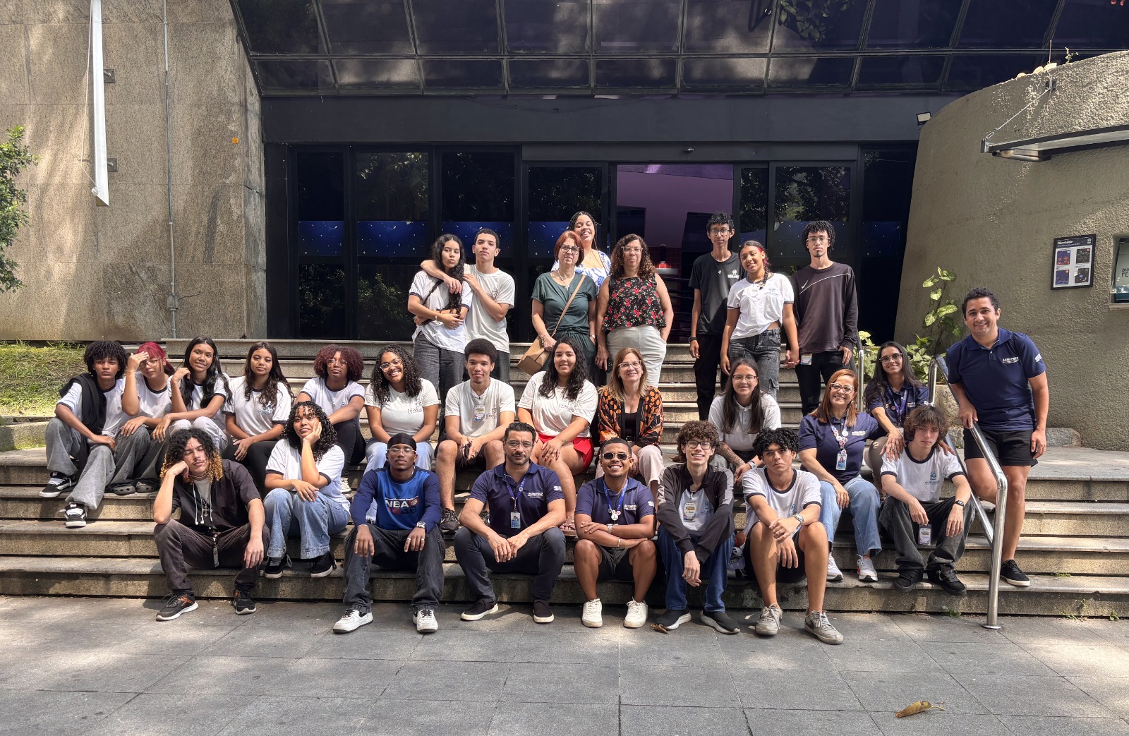 Volta Redonda encerra ciclo do Protagonismo na Juventude com passeio ao planetário e à Praia de Copacabana, no Rio