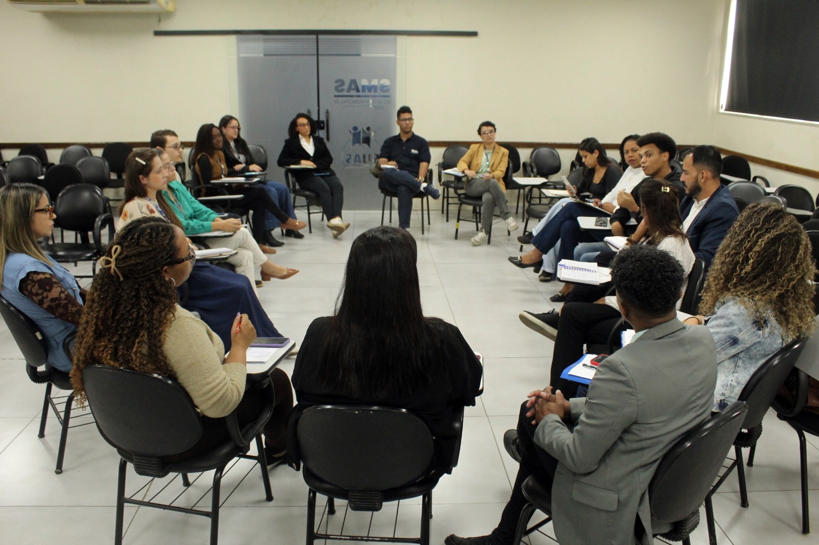 Volta Redonda reúne adolescentes e jovens para discutir caminhos após o acolhimento e construção de uma vida autônoma
