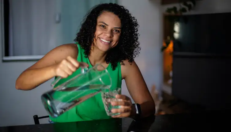 Rafa Neddermeyer/Agência Brasil Brasília/DF - 11/09/2026 - A jornalista Rayane Lopes, convive com a doença Dermatite Atópica há anos. Foto: Rafa Neddermeyer/Agência Brasil