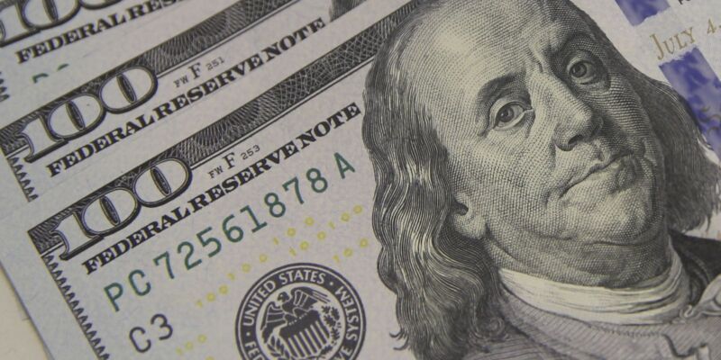 Dólar cai a R$ 5,08 e atinge menor valor em um mês