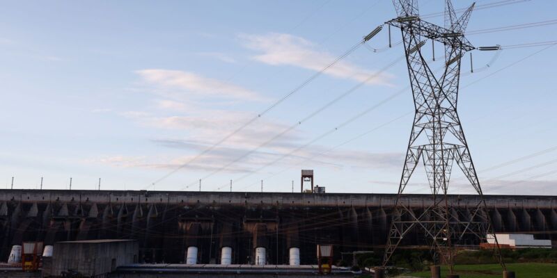 Após cinco meses, conta de luz voltará à bandeira verde em outubro