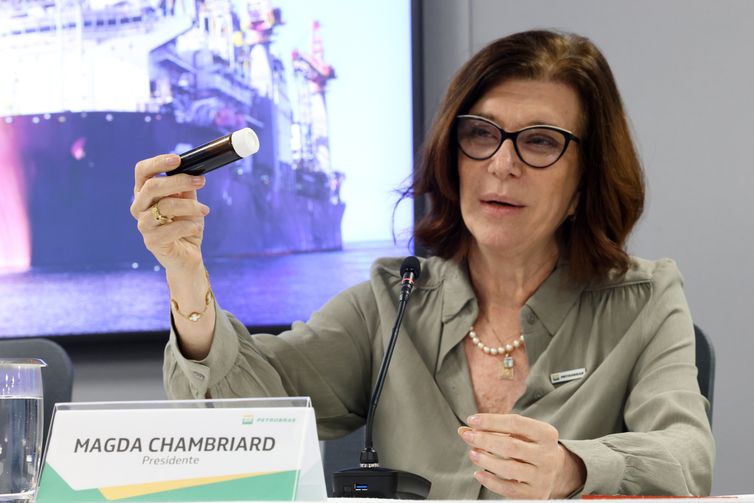 Rovena Rosa/Agência Brasil Rio de Janeiro (RJ), 02/10/2026 - A presidente da Petrobras, Magda Chambriard, fala durante coletiva para a imprensa sobre nova descoberta de petróleo em águas profundas do Amapá, no Edifício Sede da Petrobras. Foto: Rovena Rosa/Agência Brasil