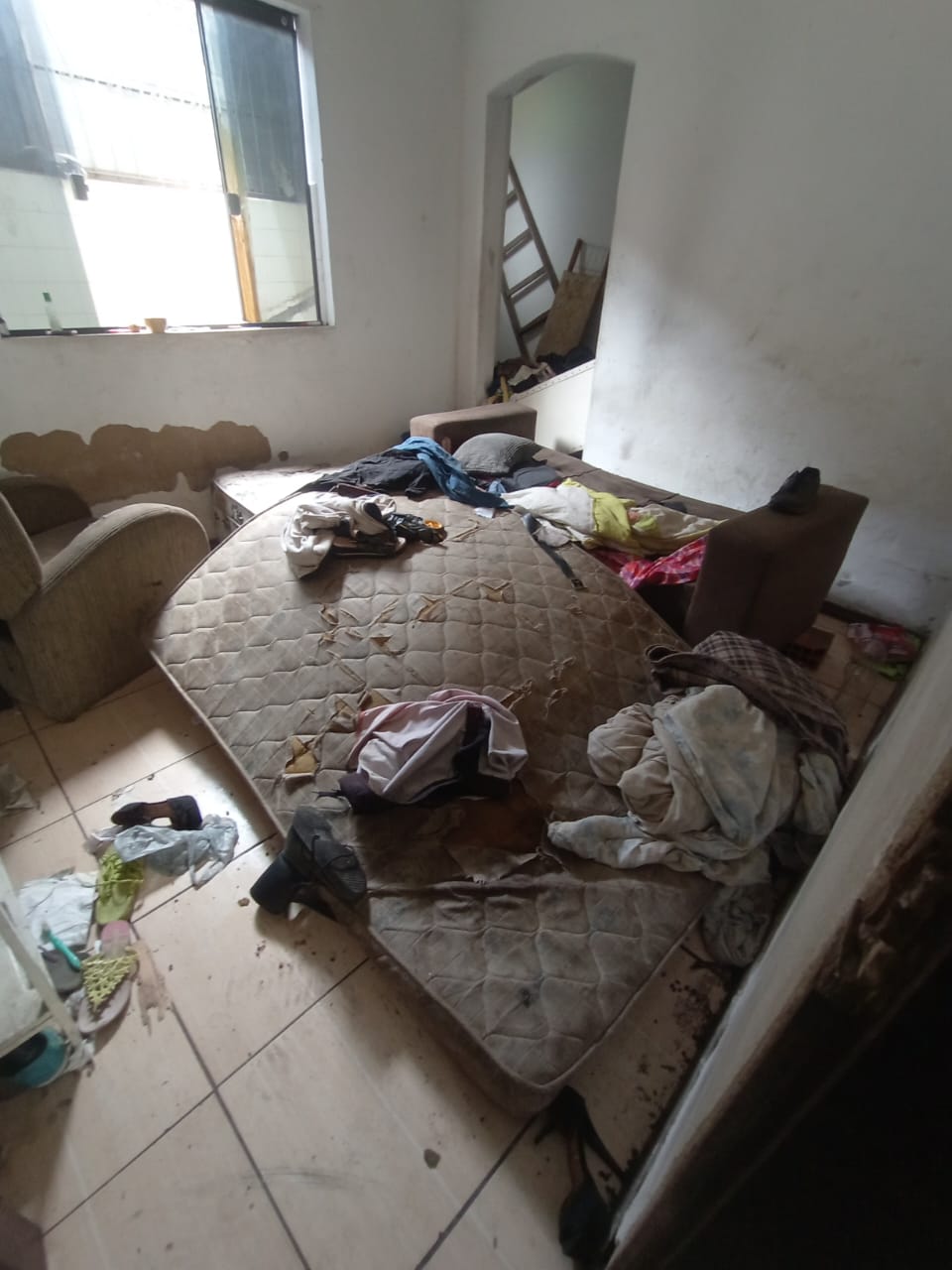 Guarda Municipal de Volta Redonda resgata idoso de 79 anos de casa em condições insalubres no bairro Siderlândia