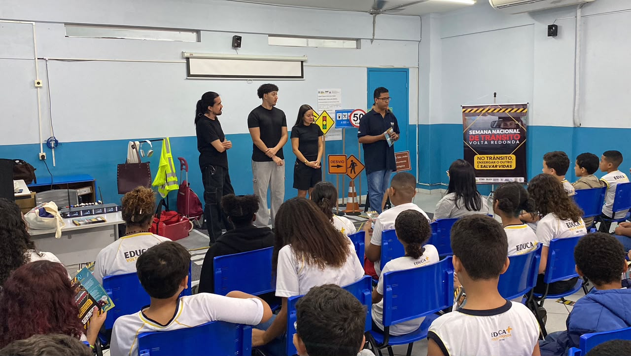 Prefeitura de Volta Redonda prorroga atividades da Semana Nacional de Trânsito e leva peça ‘O Outro Lado da Faixa’ para escolas
