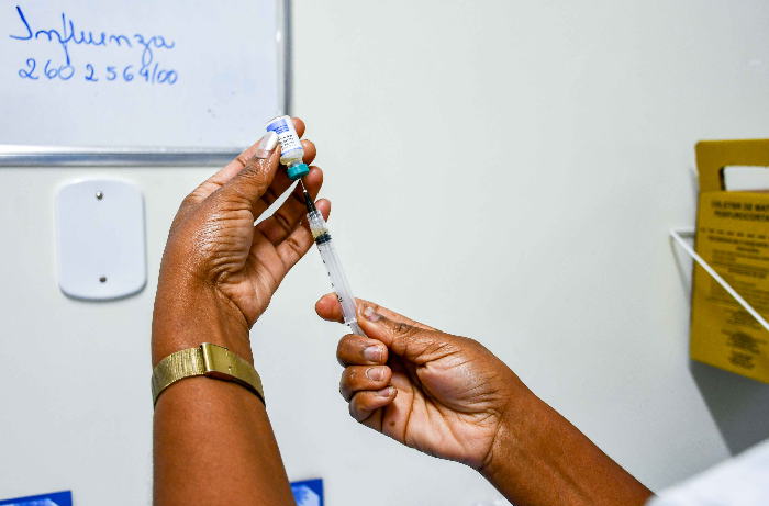 RESENDE AMPLIA VACINAÇÃO CONTRA PNEUMOCOCO COM CHEGADA DA PNEUMO 20 PARA IDOSOS A PARTIR DE 85 ANOS 