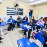 Aluna da EJA canta a vontade de aprender e sonha em cursar Medicina