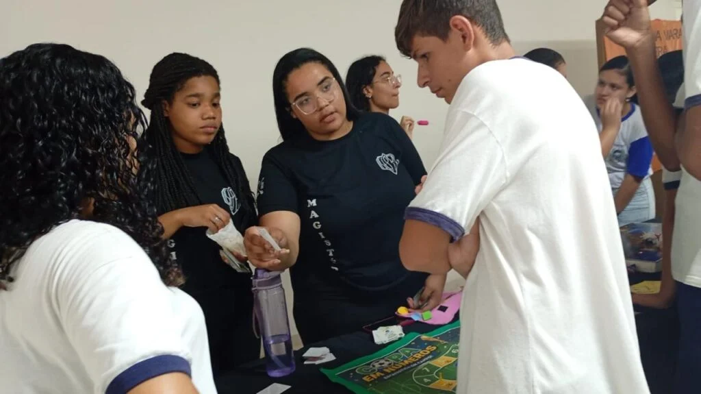 Alunos da Faetec apresentam projetos na V Feira de Matemática da UENF