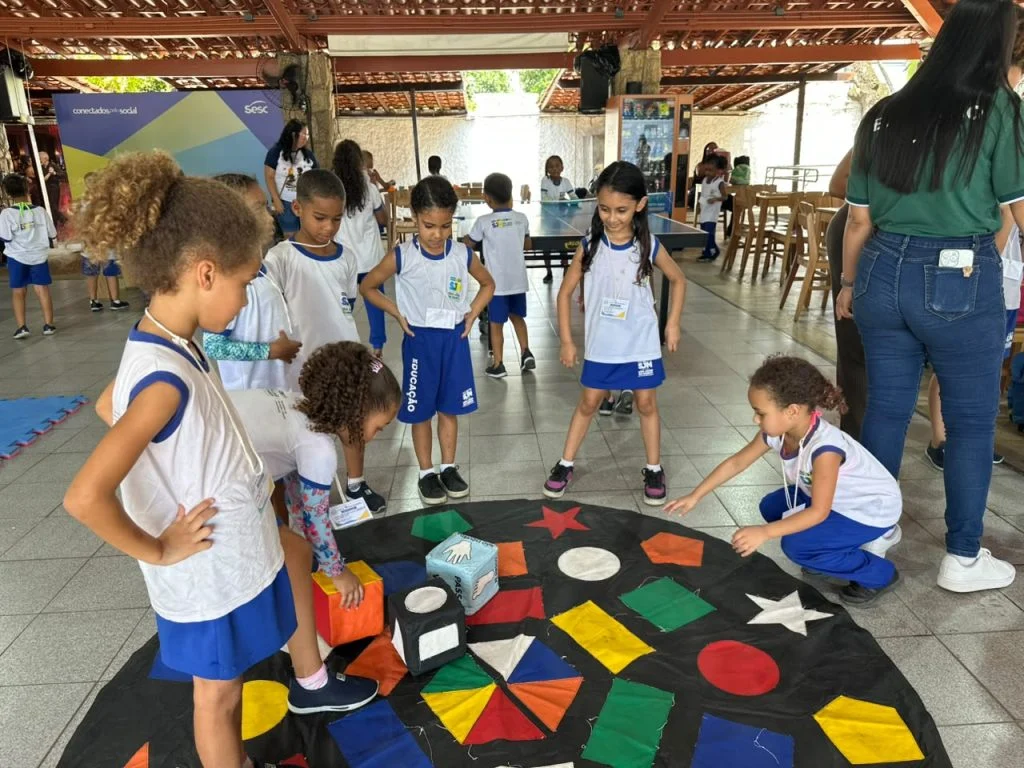 Alunos de 12 escolas e creches de Meriti participam de passeio especial no Sesc