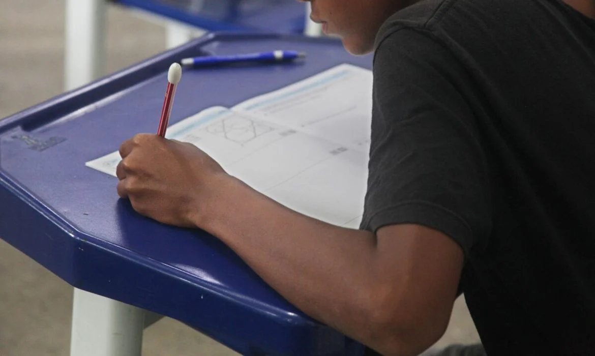 Alunos e professores participam hoje de Olimpíada de Matemática