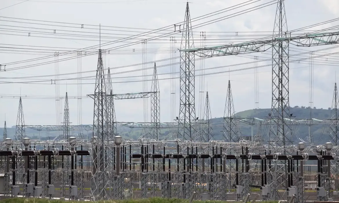 Aneel prevê três leilões de transmissão de energia em 2027