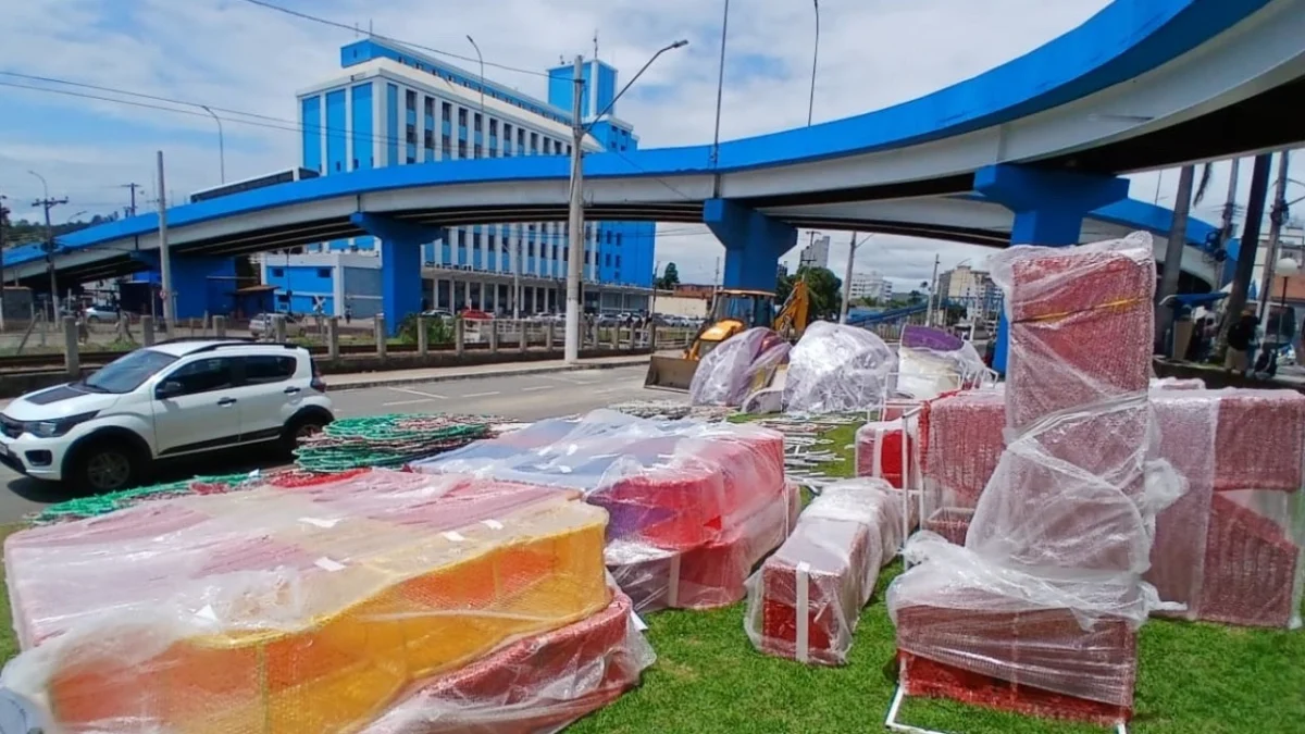 Barra Mansa: Decoração natalina começa a ser montada na Avenida Roosevelt Brasil
