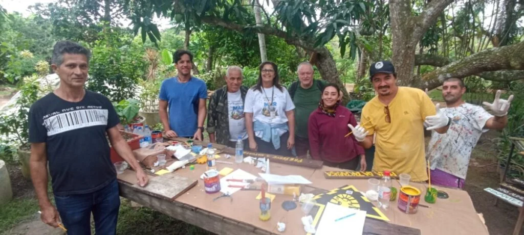 Búzios incentiva a sustentabilidade com oficina comunitária de reaproveitamento de resíduos de decks