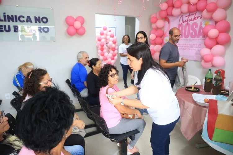 Caravana Rosa leva exames e serviços às mulheres de Iguabinha, em Araruama