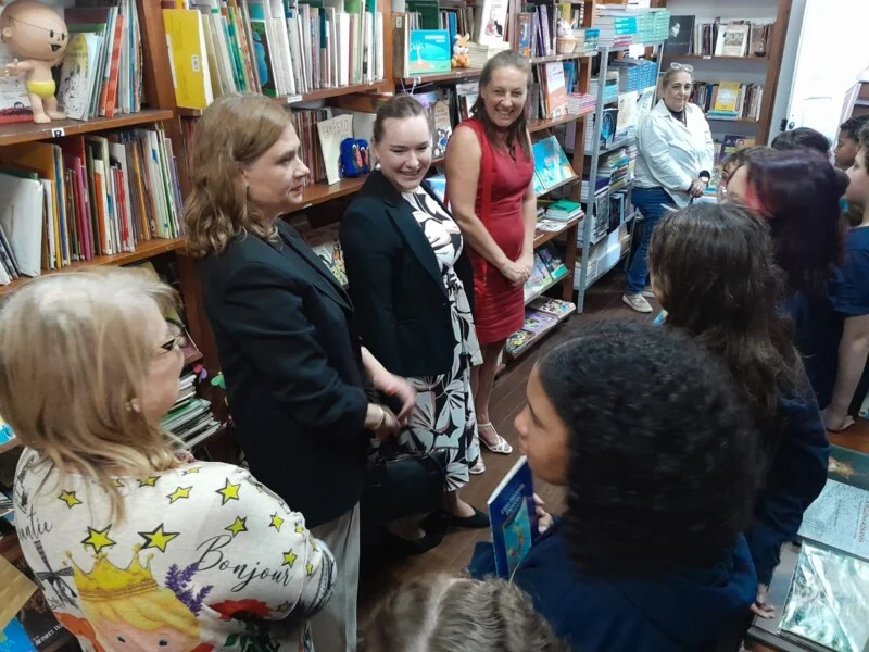 Complexo Educacional Paulo Ronai celebra o Dia Nacional do livro com recepção a autoridades da Hungria