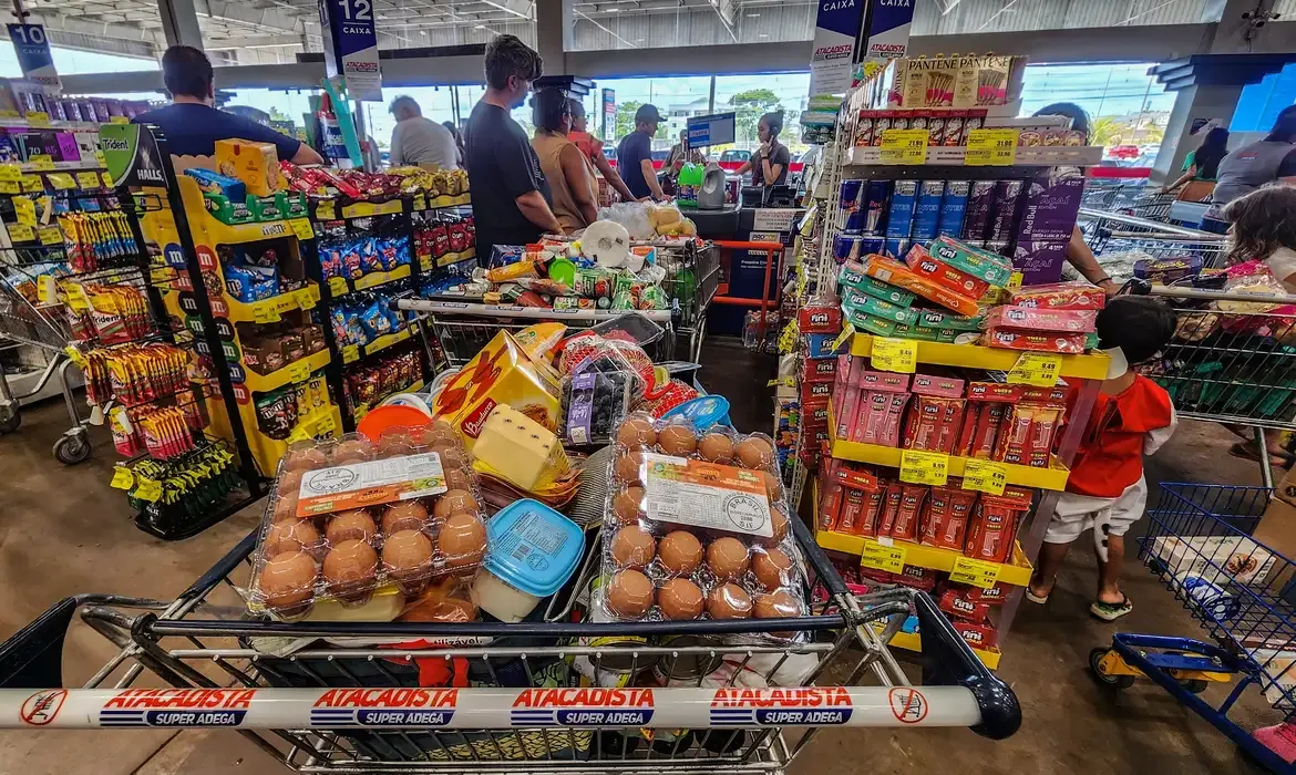 Consumo de alimentos cresce após proibição das bets no país, diz Abras