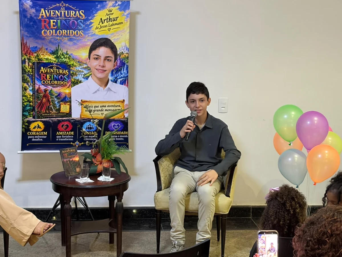 Criatividade e superação marcam lançamento de livro de jovem escritor de 11 anos