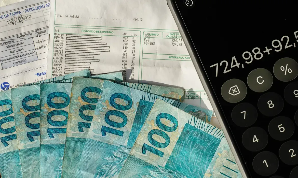 Dívida pública fica em 82,9% do PIB, e déficit soma R$ 5,5 bilhões