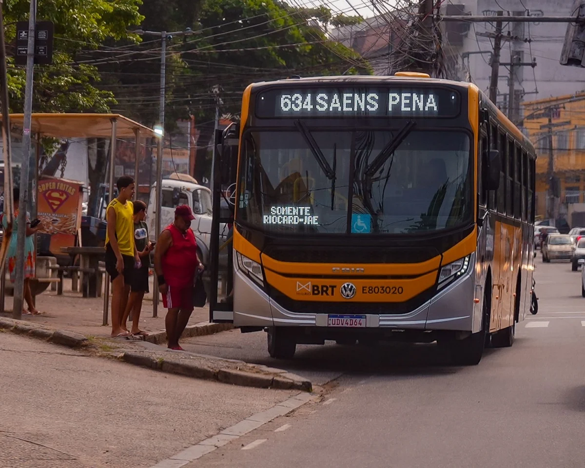 Domingo de eleições tem transporte público gratuito e frota de dia útil, com cerca de 4 mil ônibus, para facilitar o acesso às urnas